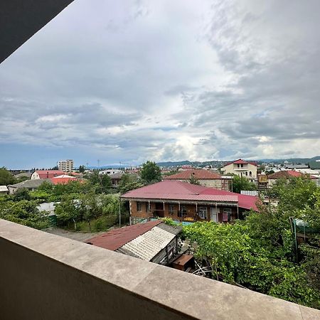 Aparthotel Koetaisi Buitenkant foto