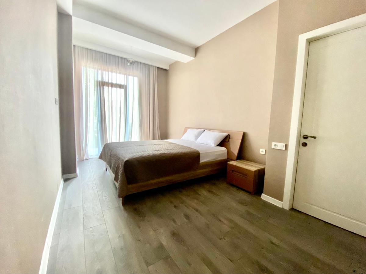 Aparthotel Koetaisi Buitenkant foto