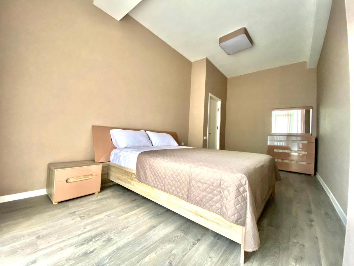 Aparthotel Koetaisi Buitenkant foto