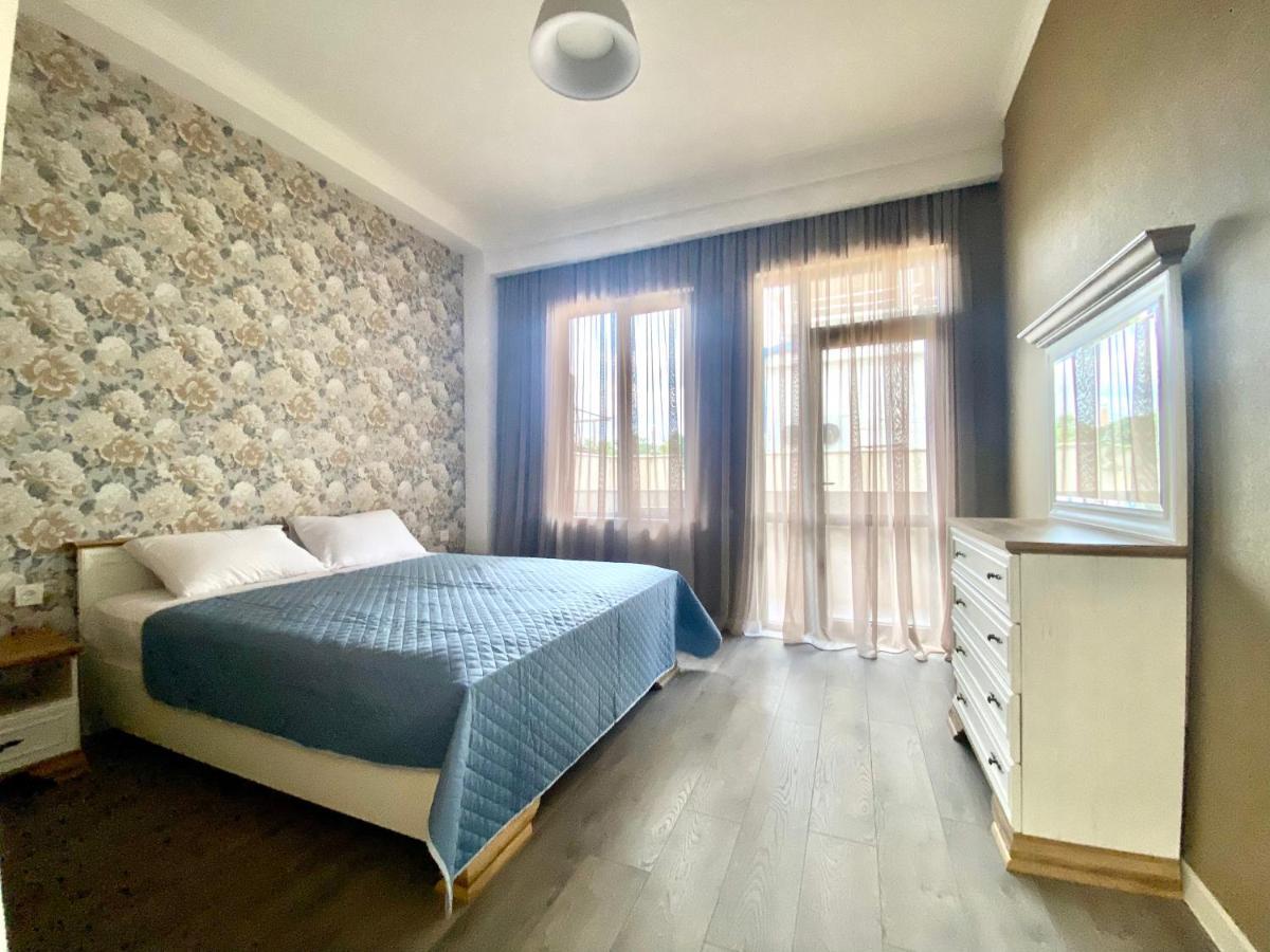Aparthotel Koetaisi Buitenkant foto