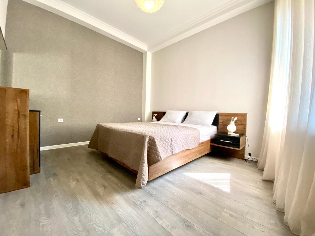 Aparthotel Koetaisi Buitenkant foto