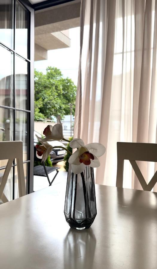 Aparthotel Koetaisi Buitenkant foto