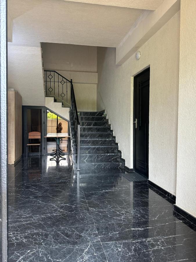 Aparthotel Koetaisi Buitenkant foto