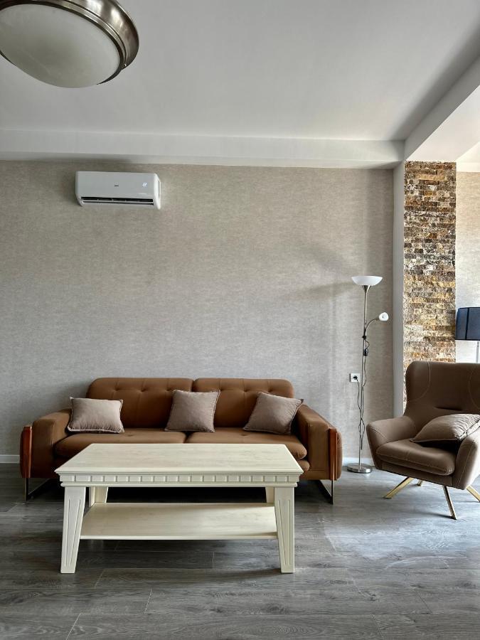 Aparthotel Koetaisi Buitenkant foto