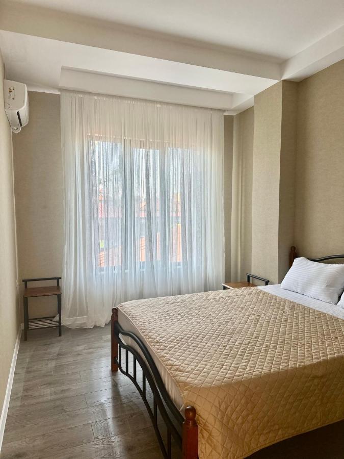 Aparthotel Koetaisi Buitenkant foto