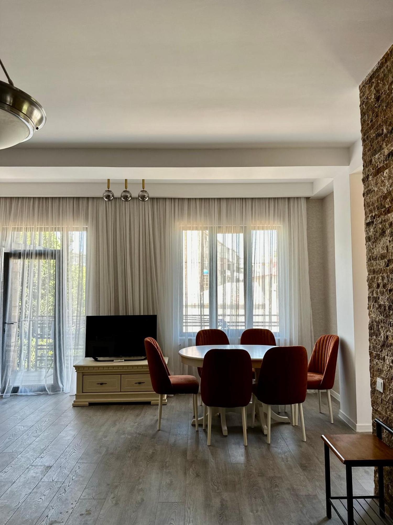 Aparthotel Koetaisi Buitenkant foto