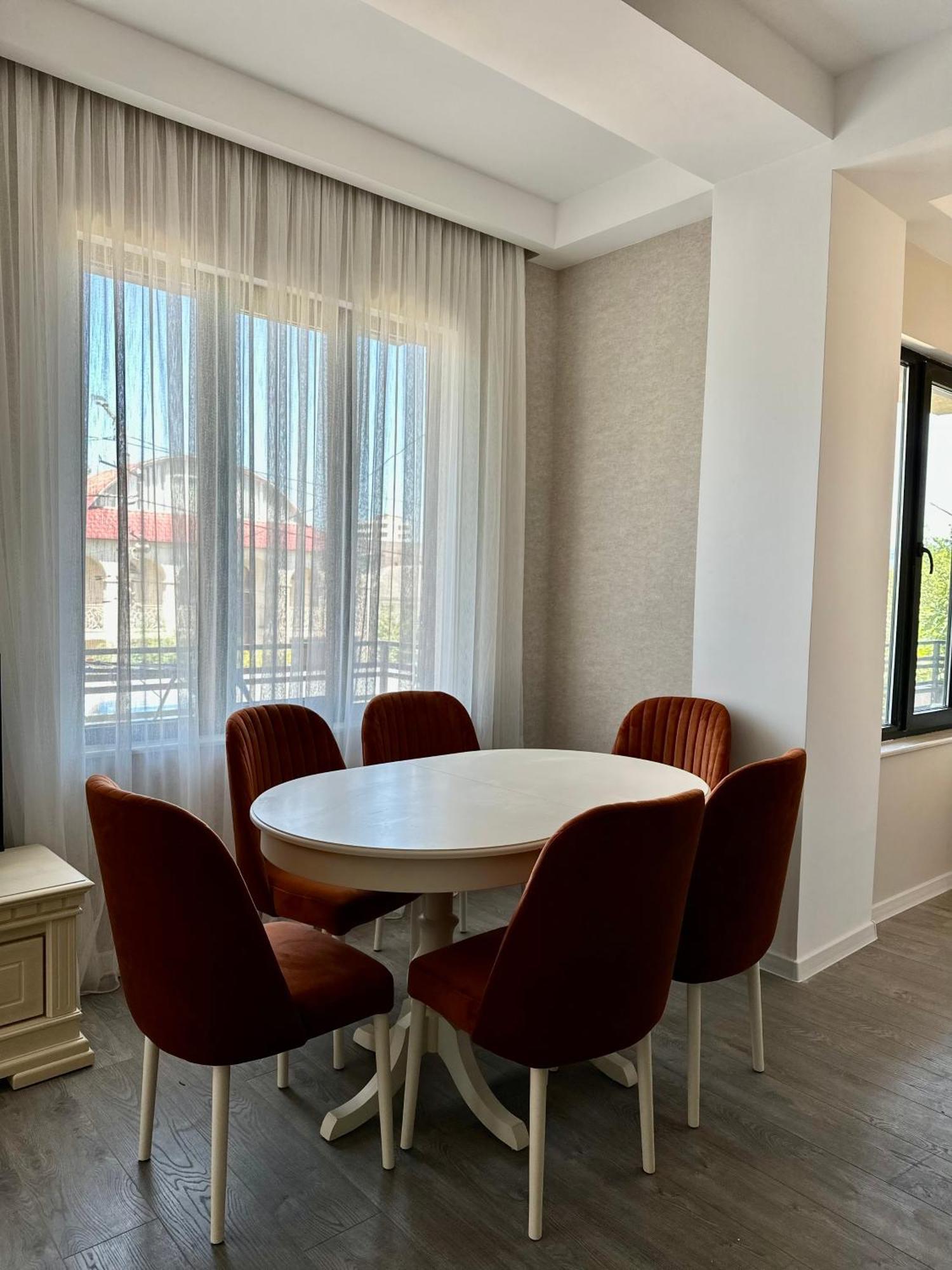 Aparthotel Koetaisi Buitenkant foto