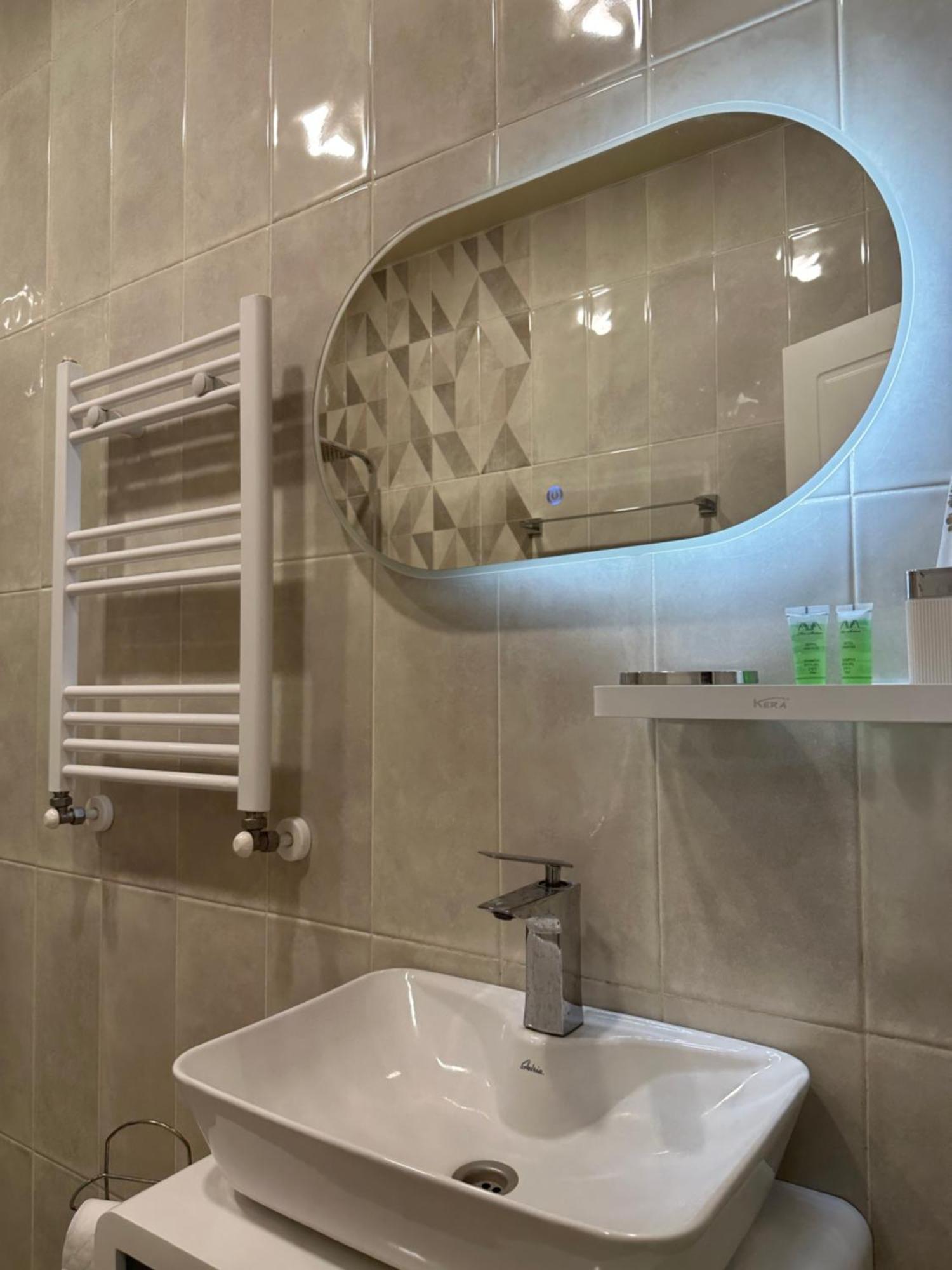 Aparthotel Koetaisi Buitenkant foto