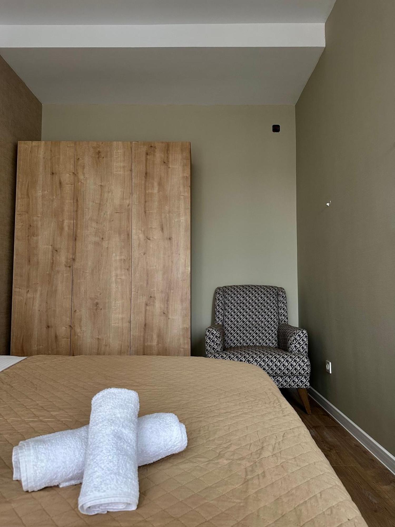 Aparthotel Koetaisi Buitenkant foto